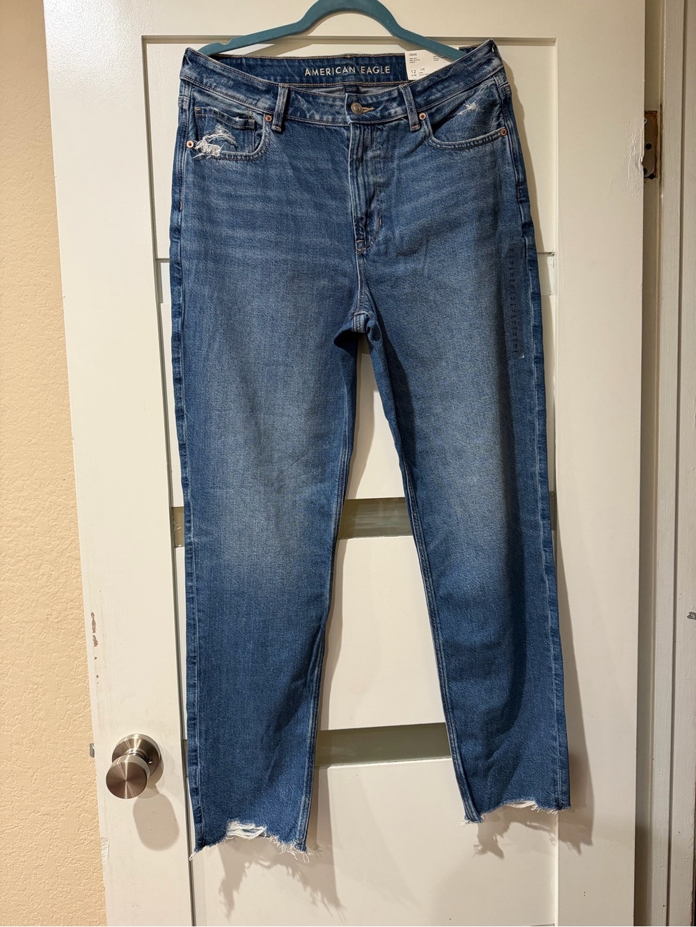 American Eagle Outfitters women’s Blue Straight-Leg Jeans mom jeans style